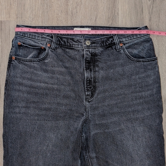 The 90s Straight Ultra High Rise Black Jeans - Picture 6 of 7